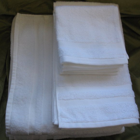 Grandeur Hospitality Towels Set, NWOT - Picture 1 of 4